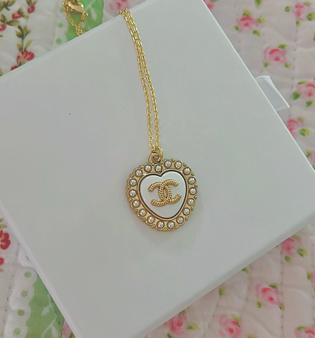 The White Heart Pearl Necklace