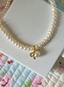 The Lily Necklace