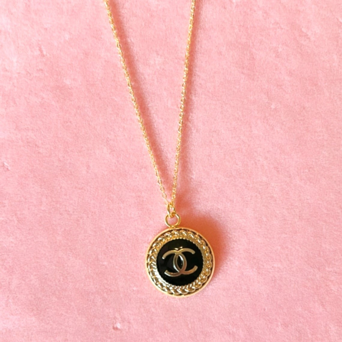 The Medallion Necklace in Black