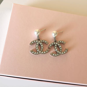 The Karly Pearl Earrings in Silver