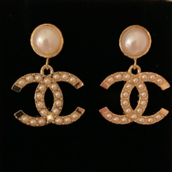 The Karly Pearl Earrings in Gold
