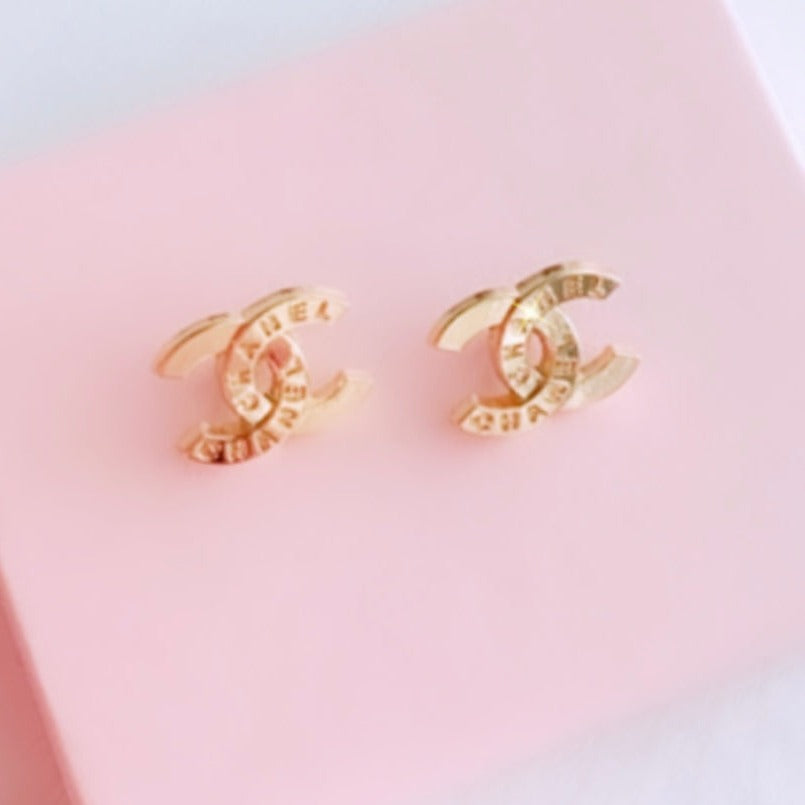 The CC  Small Engraved Earrings in Gold